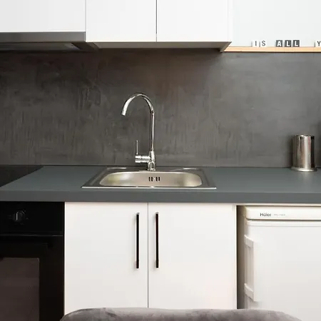 Modern For 4 Ppl In