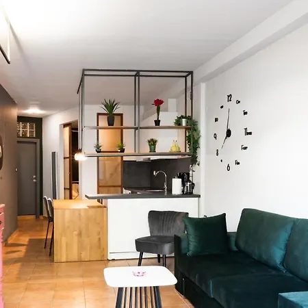 Modern For 4 Ppl In