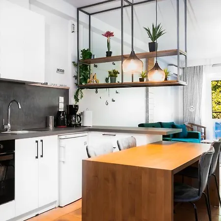 Modern For 4 Ppl In